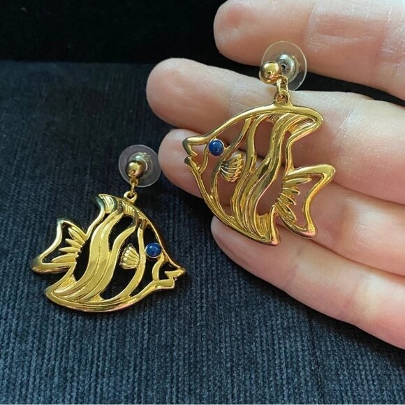 Vintage AVON "Two Fish" Gold Tone Dangle Earrings with Blue Eye Accent - Picture 2 of 9